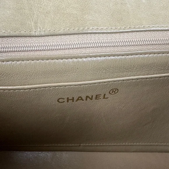 CHANEL DIANA FLAP BAG MEDIUM GHW - Picture 10 of 15